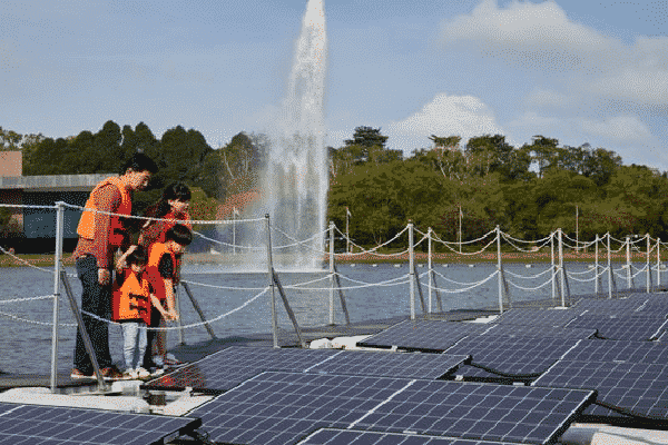 Take a scenic walk on our Discovery Lake with over 600 floating solar panels.